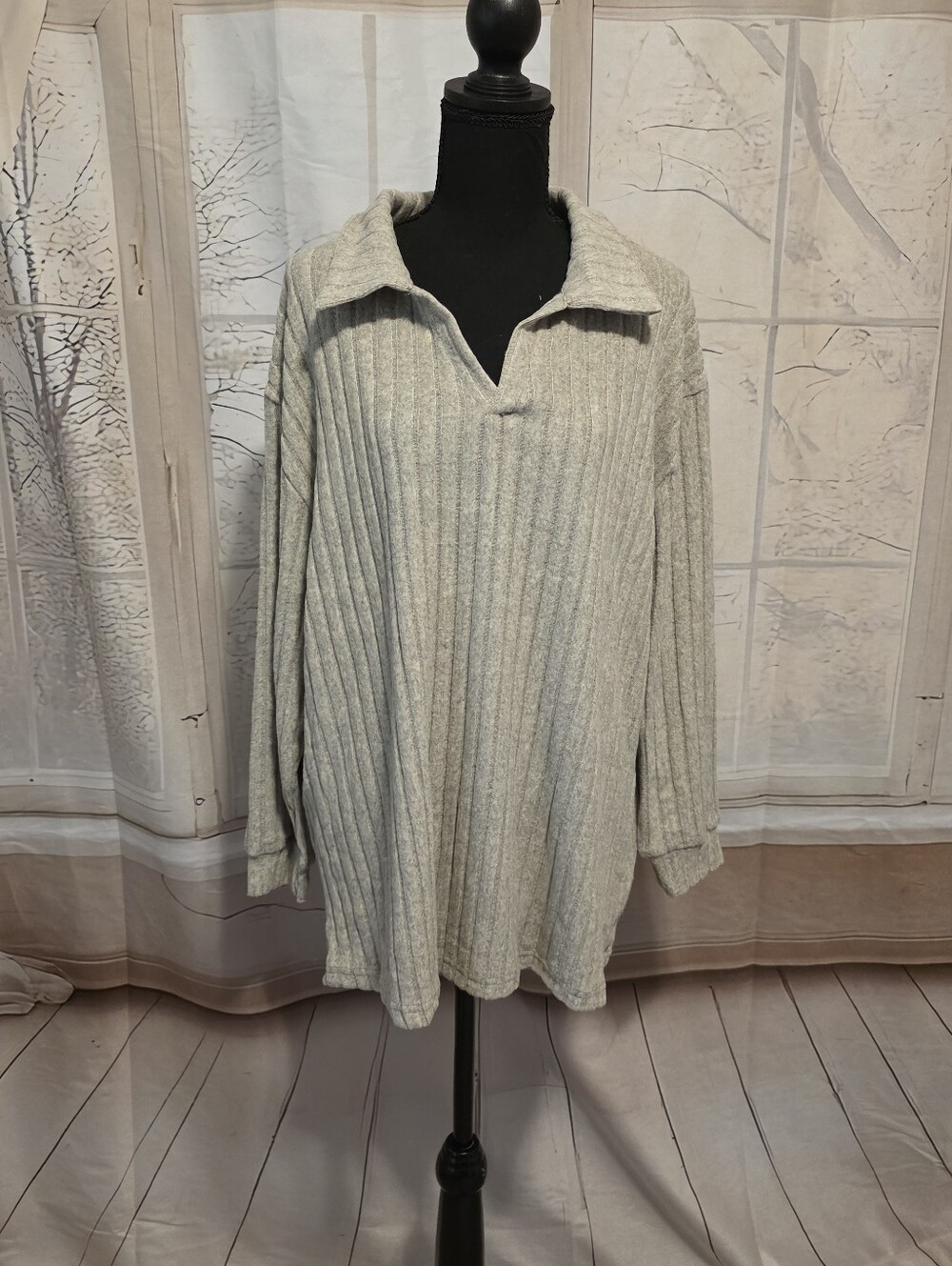 Woemns Light Heather Gray Ribbed V-Neck Pullover